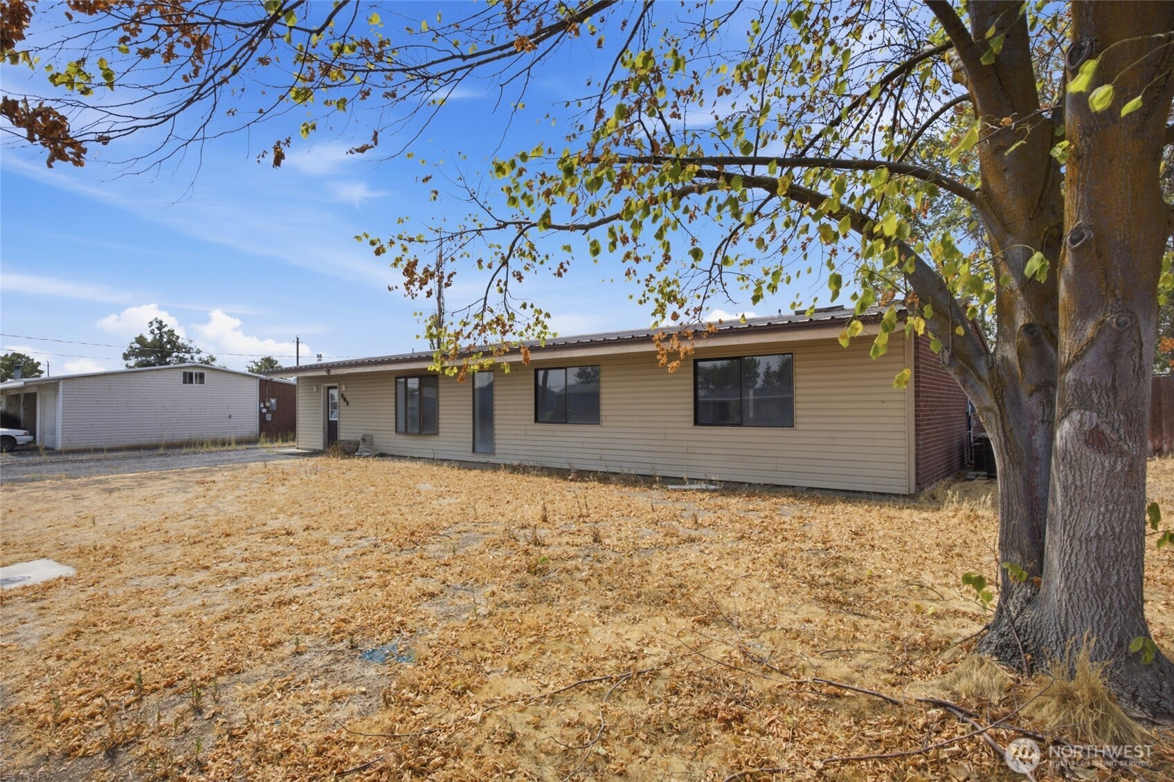 541 Castle Drive Property Photo 2