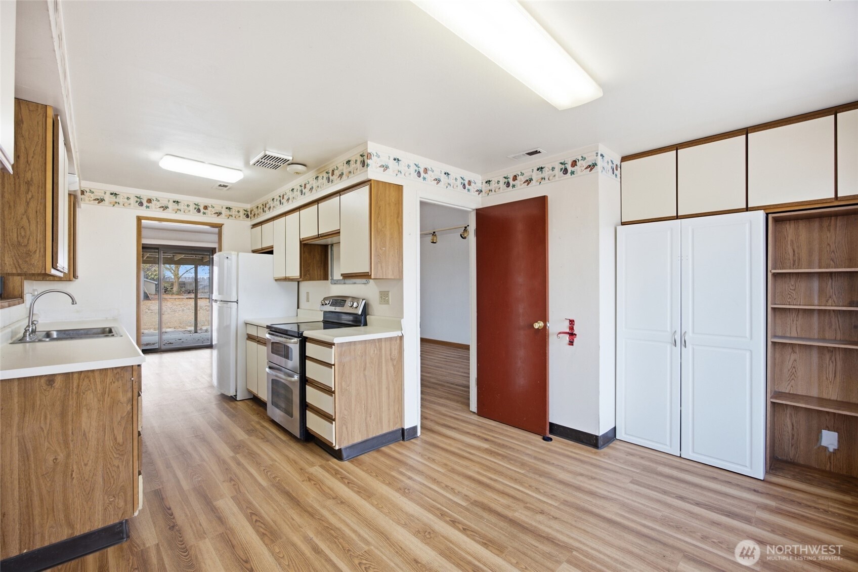 541 Castle Drive Property Photo 14