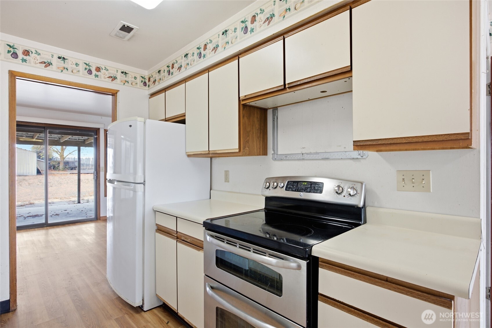 541 Castle Drive Property Photo 17