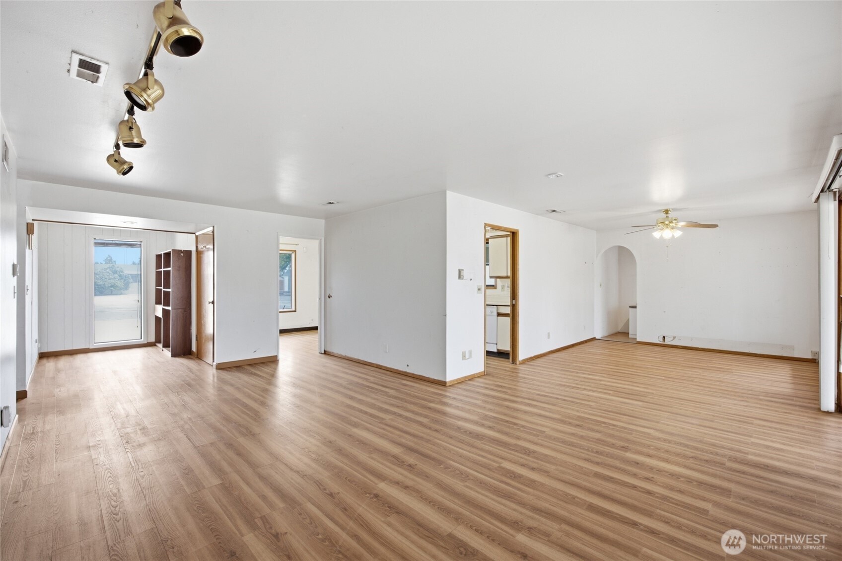 541 Castle Drive Property Photo 20