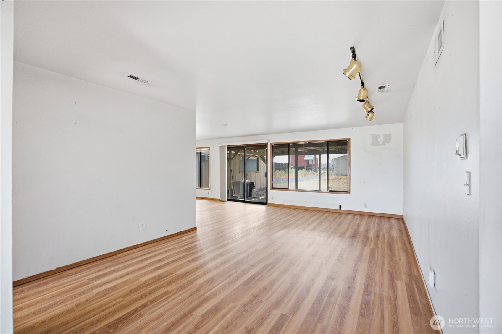 541 Castle Drive Property Photo 22