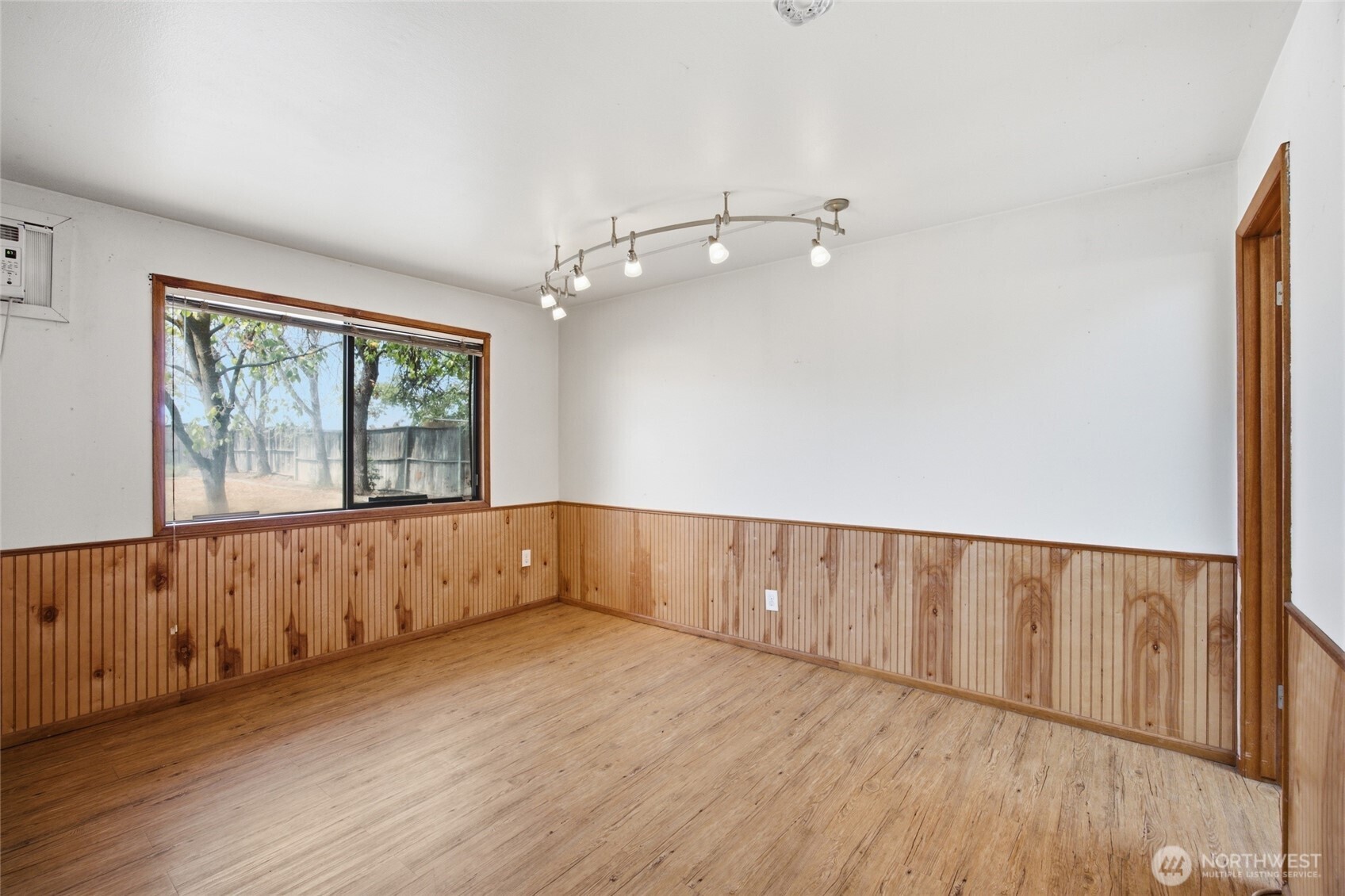 541 Castle Drive Property Photo 29
