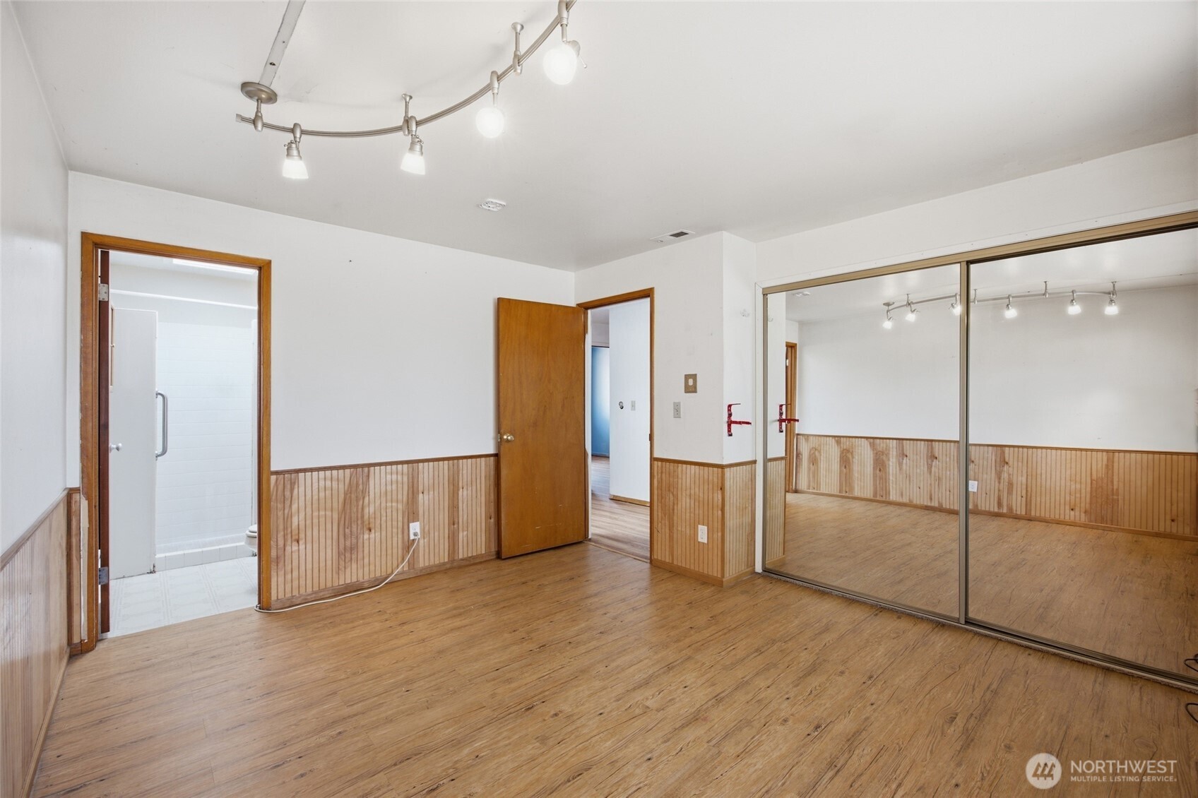 541 Castle Drive Property Photo 30