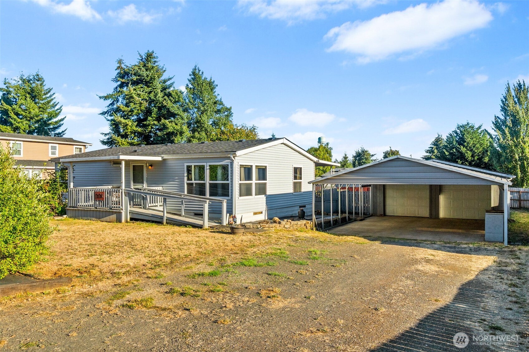 221 W Hemlock Court Property Photo 2