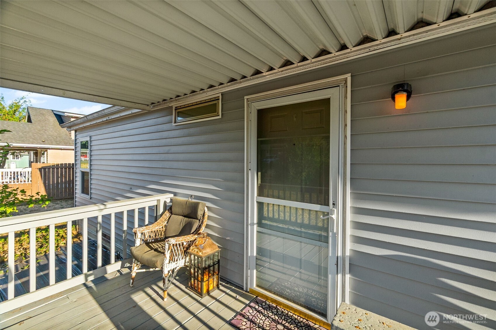 221 W Hemlock Court Property Photo 4