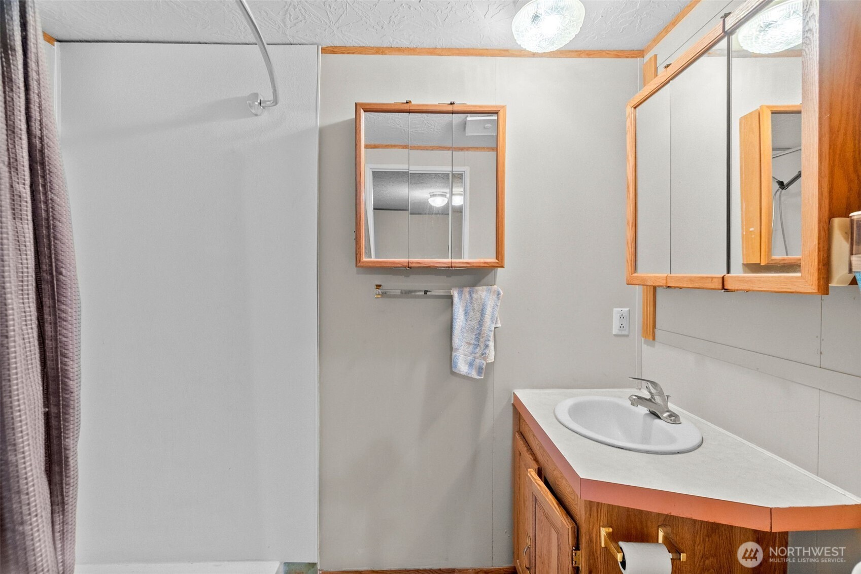 221 W Hemlock Court Property Photo 10