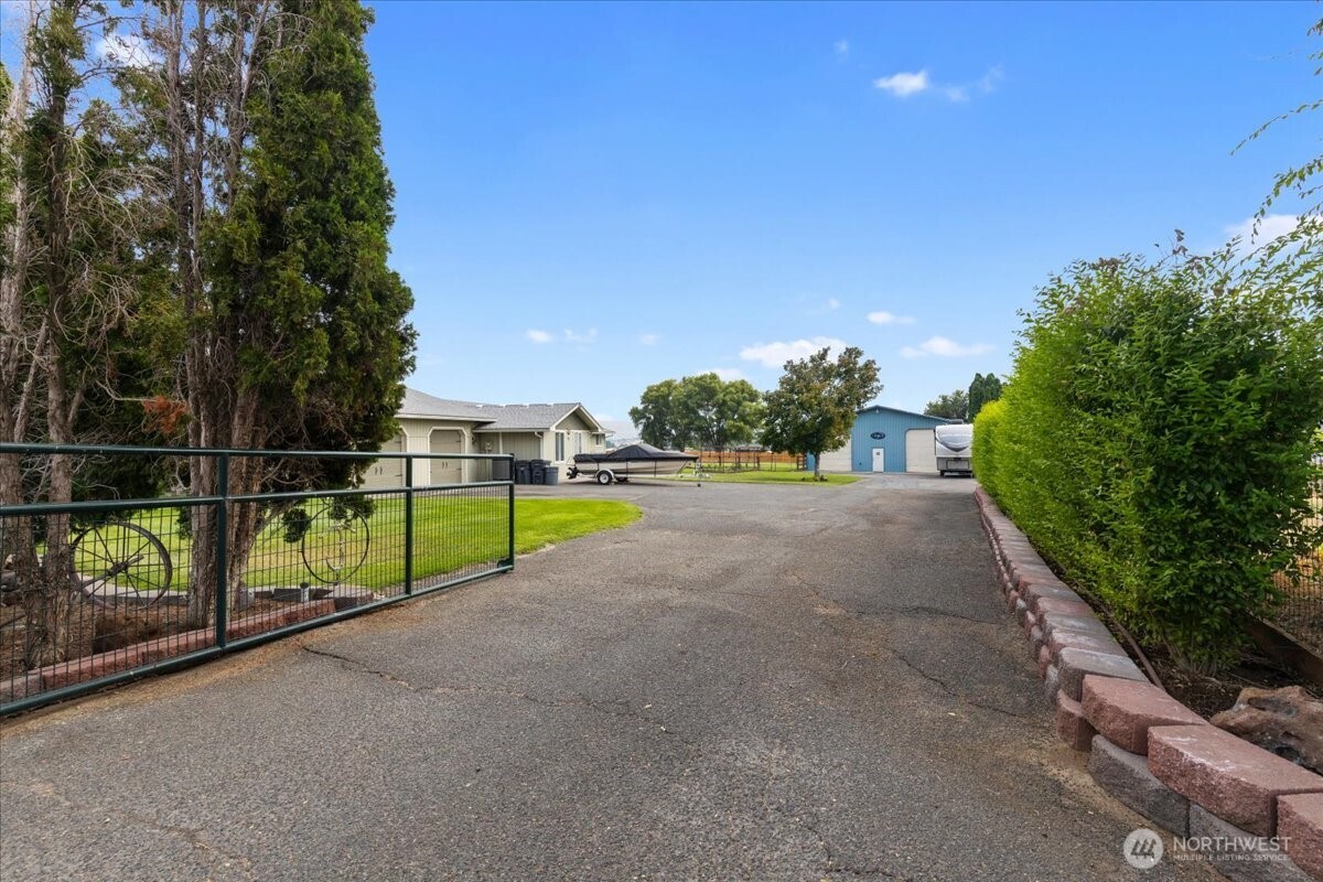 92 Clemans View Road Property Photo 1