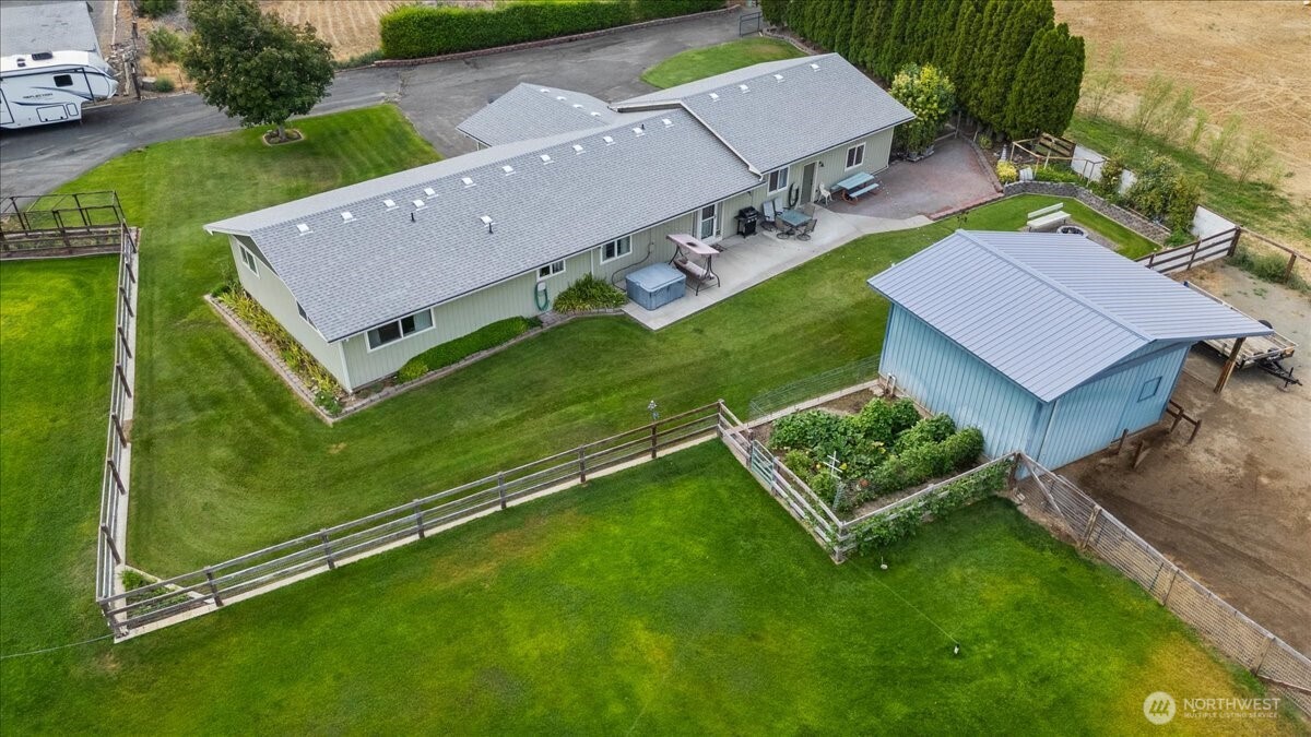 92 Clemans View Road Property Photo 2