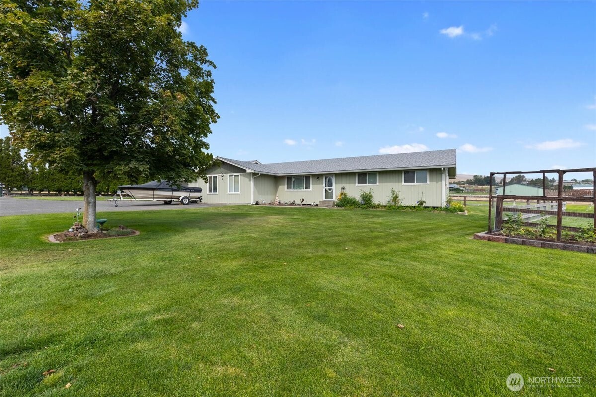 92 Clemans View Road Property Photo 13