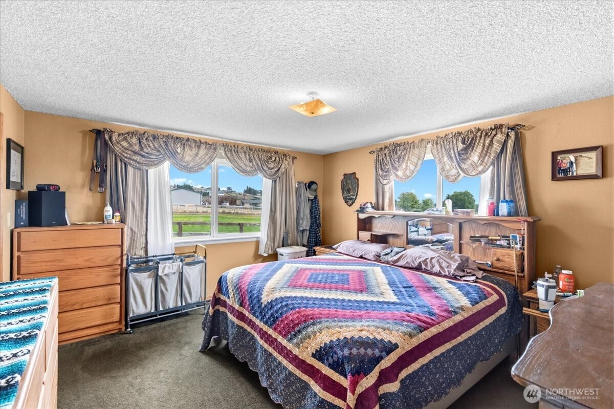 92 Clemans View Road Property Photo 31