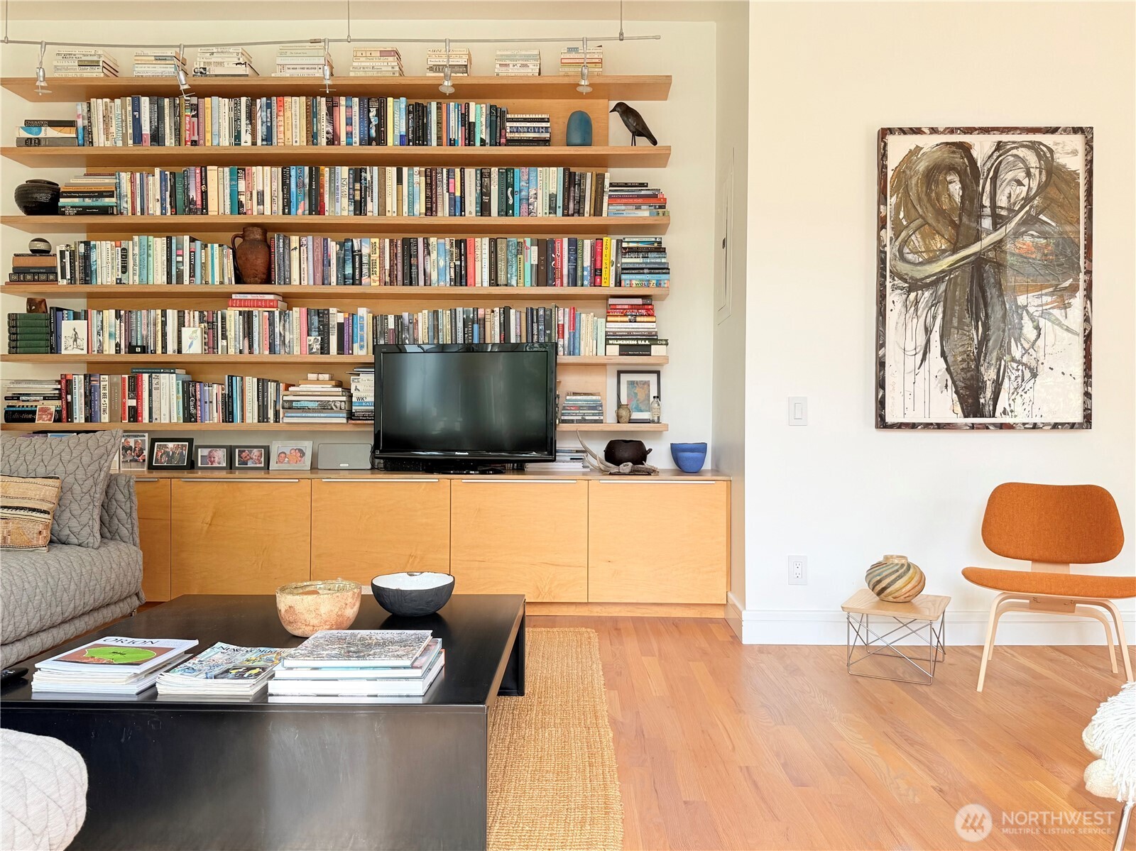 81 Vine Street 404 Property Photo 6
