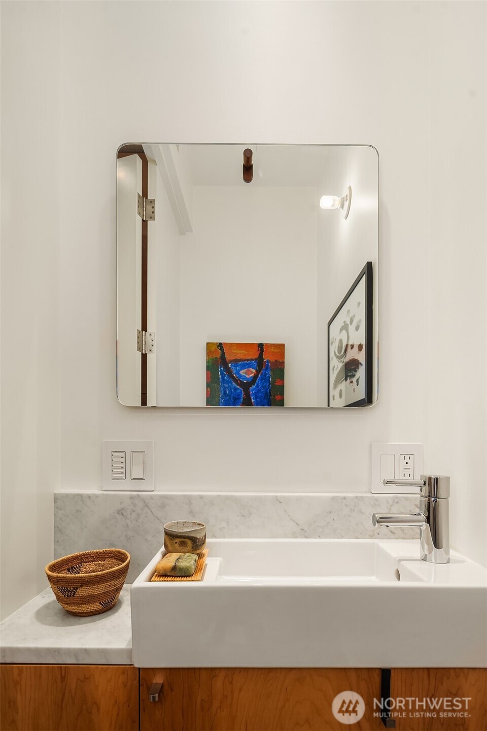 81 Vine Street 404 Property Photo 24