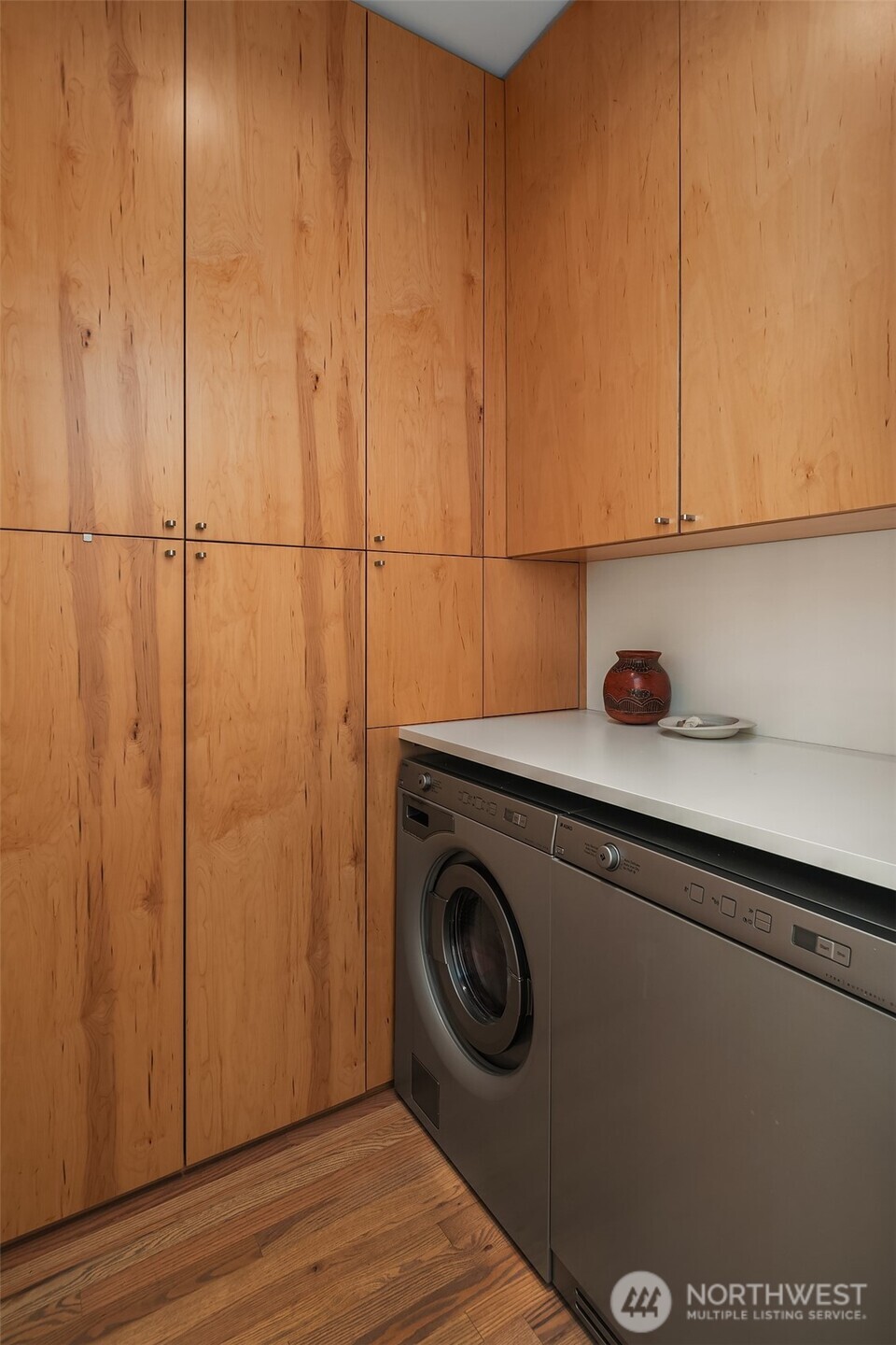 81 Vine Street 404 Property Photo 25