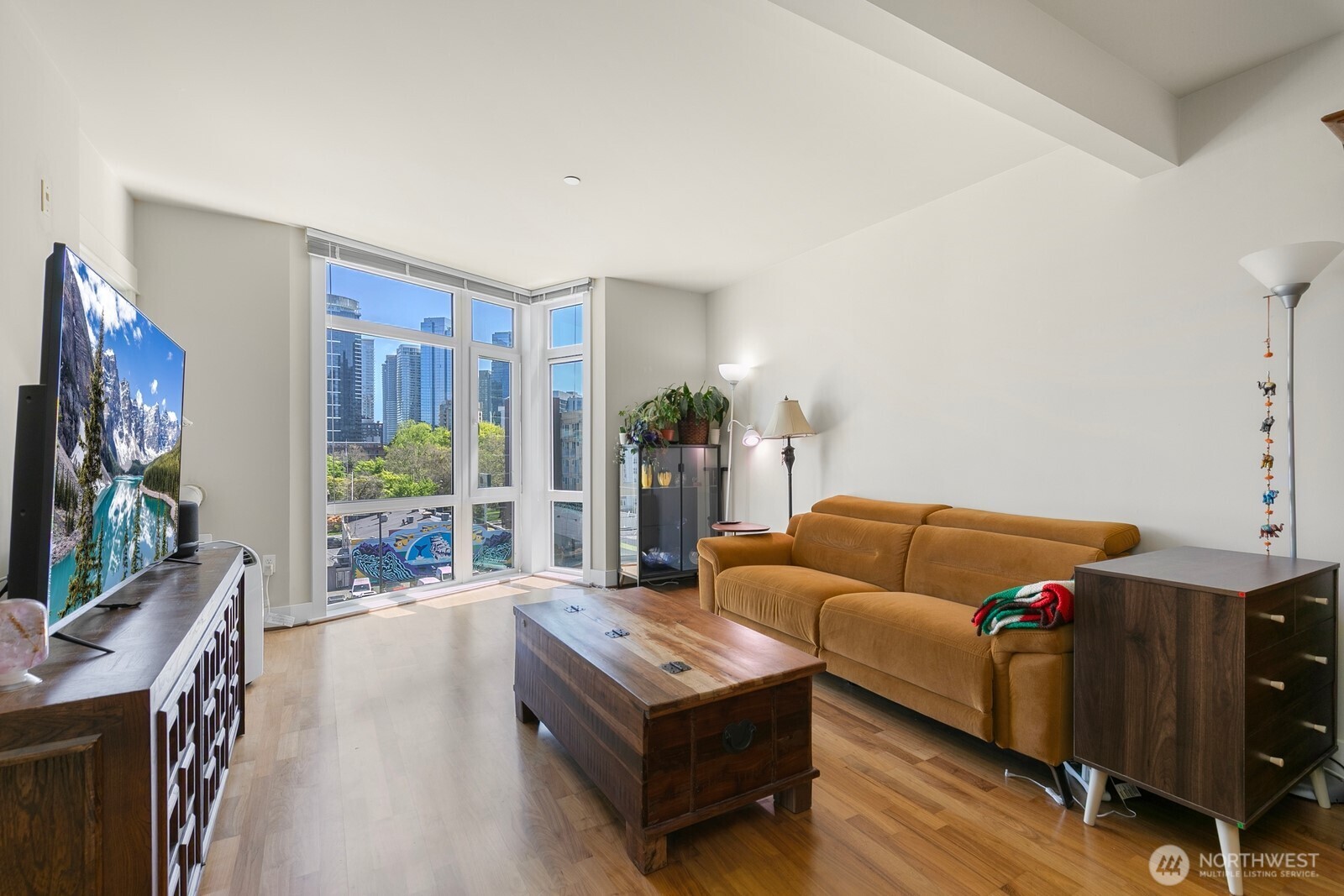 699 John Street 516 Property Photo 2