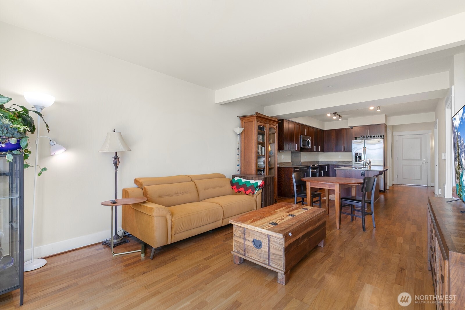 699 John Street 516 Property Photo 3