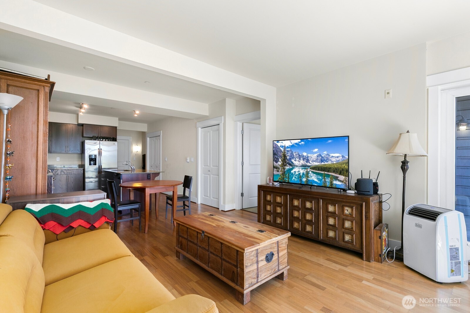 699 John Street 516 Property Photo 4