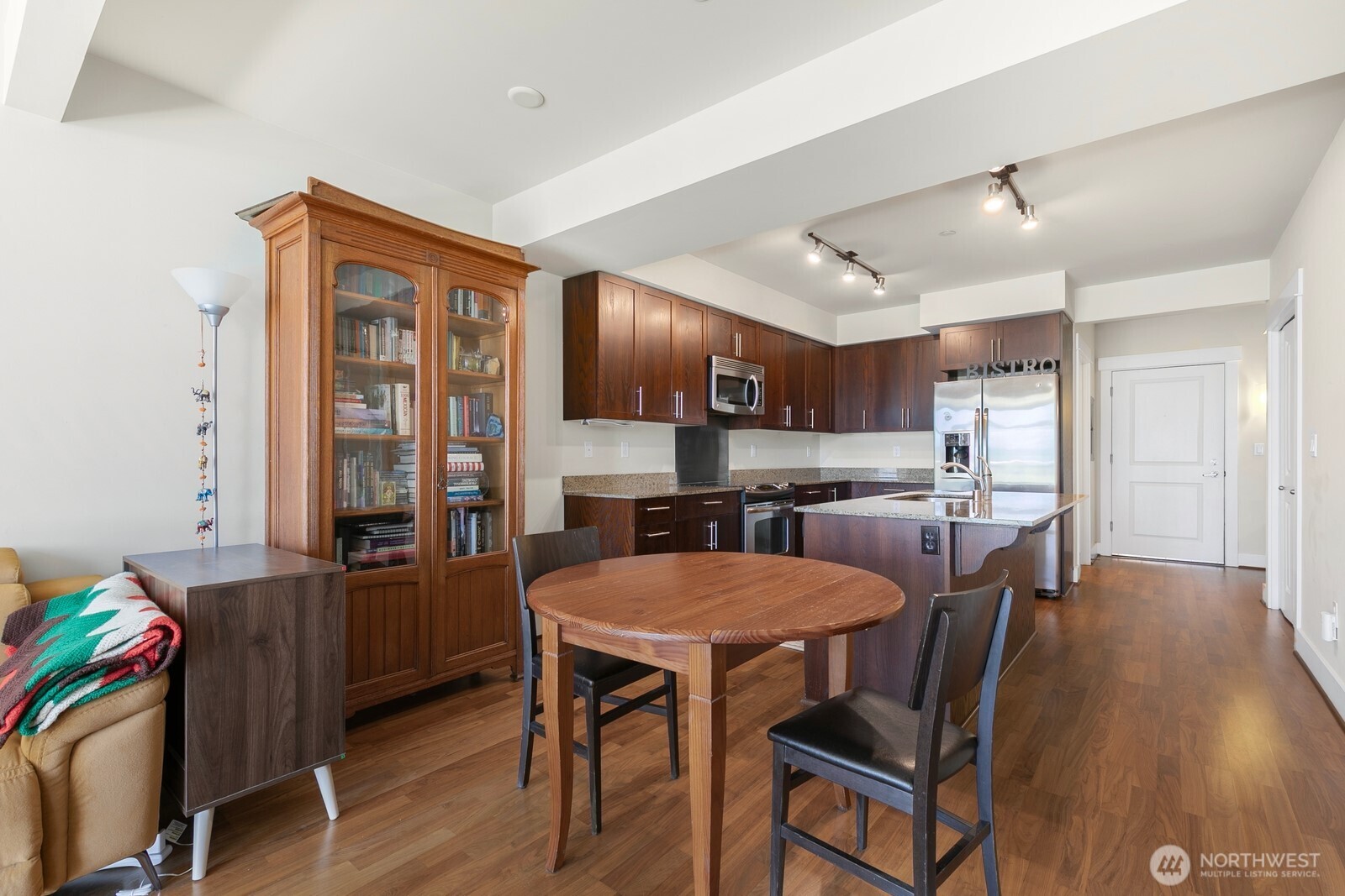 699 John Street 516 Property Photo 7