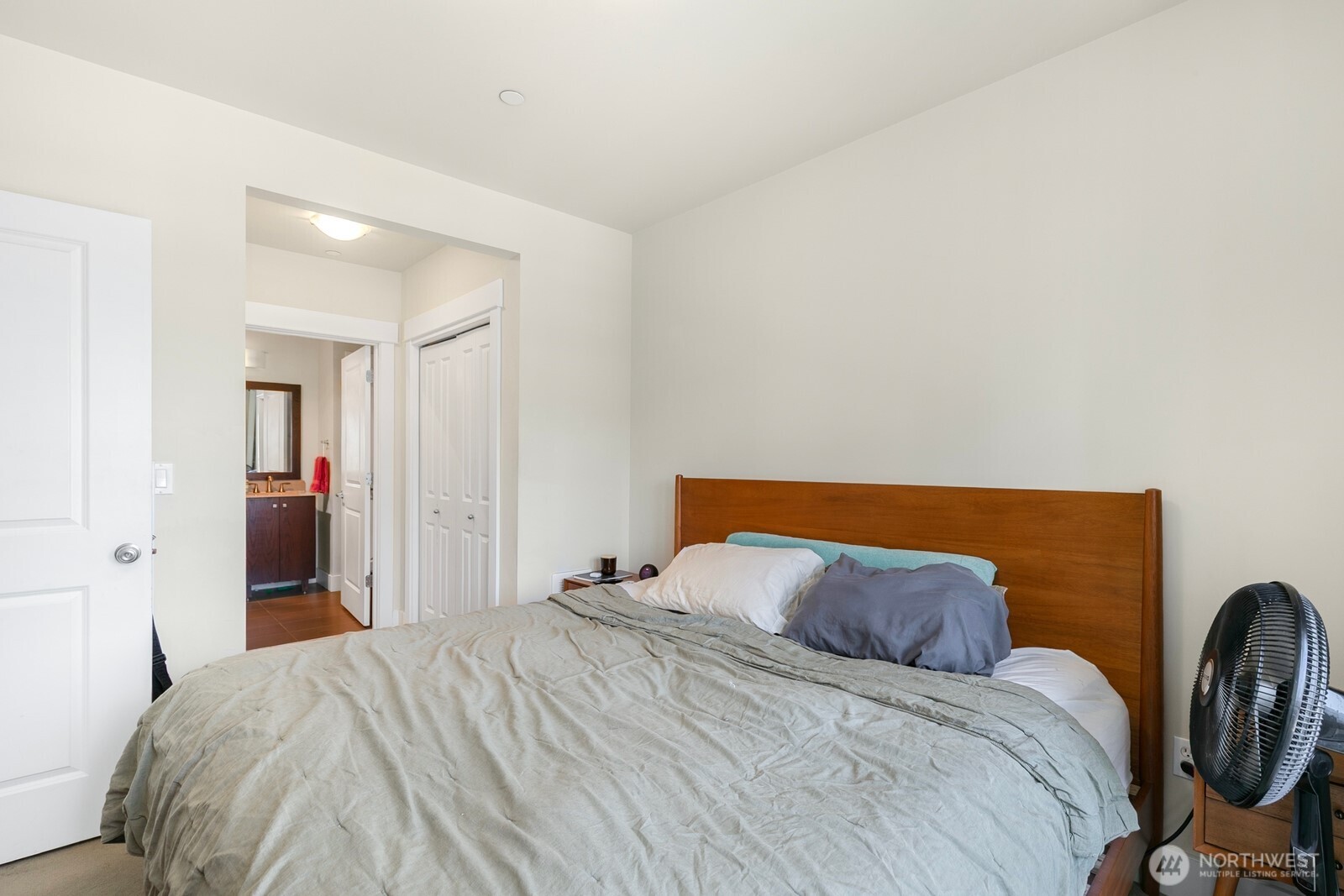 699 John Street 516 Property Photo 12