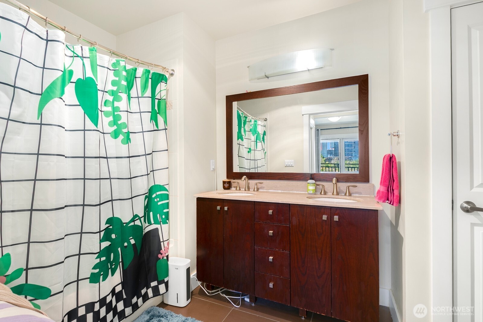 699 John Street 516 Property Photo 13