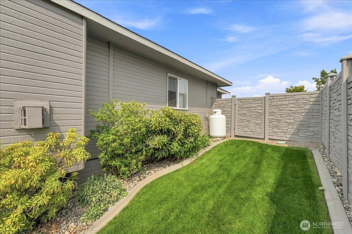 628 Briarwood Drive Property Photo 6