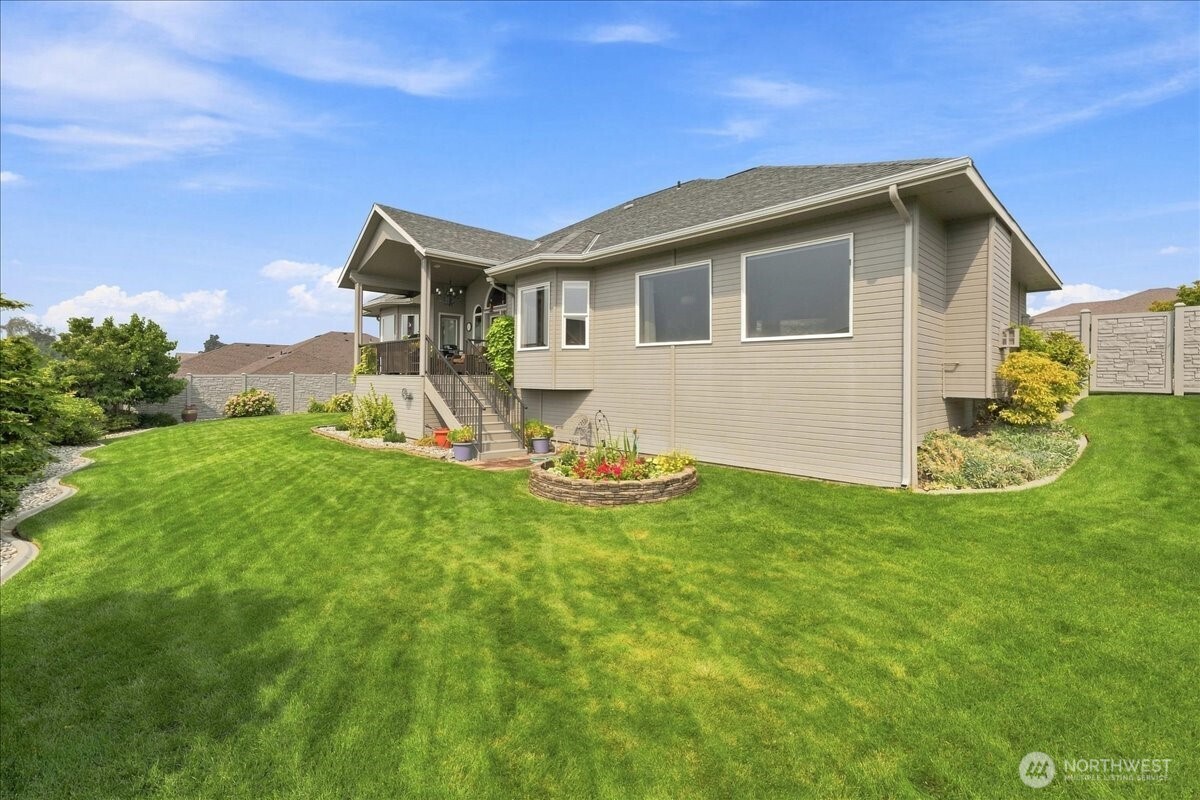 628 Briarwood Drive Property Photo 8
