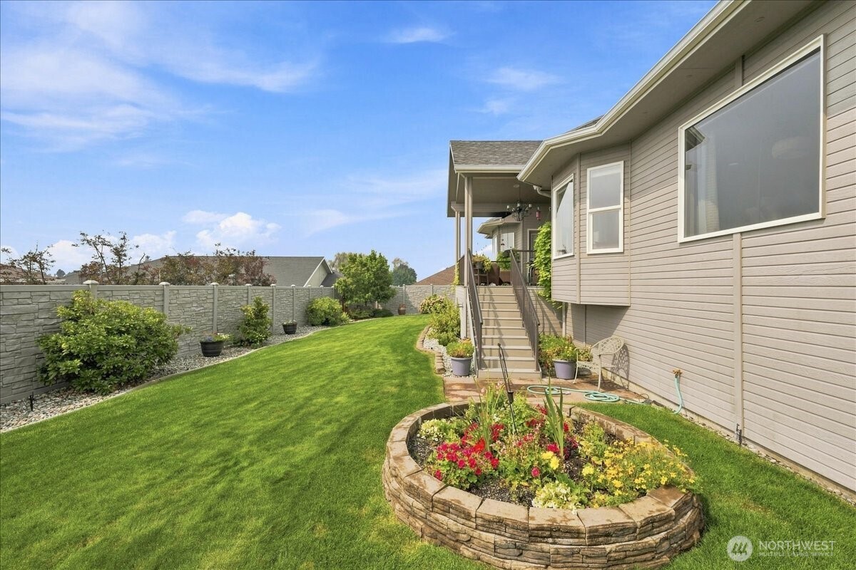 628 Briarwood Drive Property Photo 9