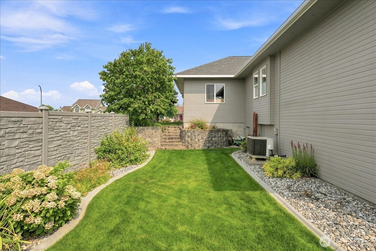 628 Briarwood Drive Property Photo 11