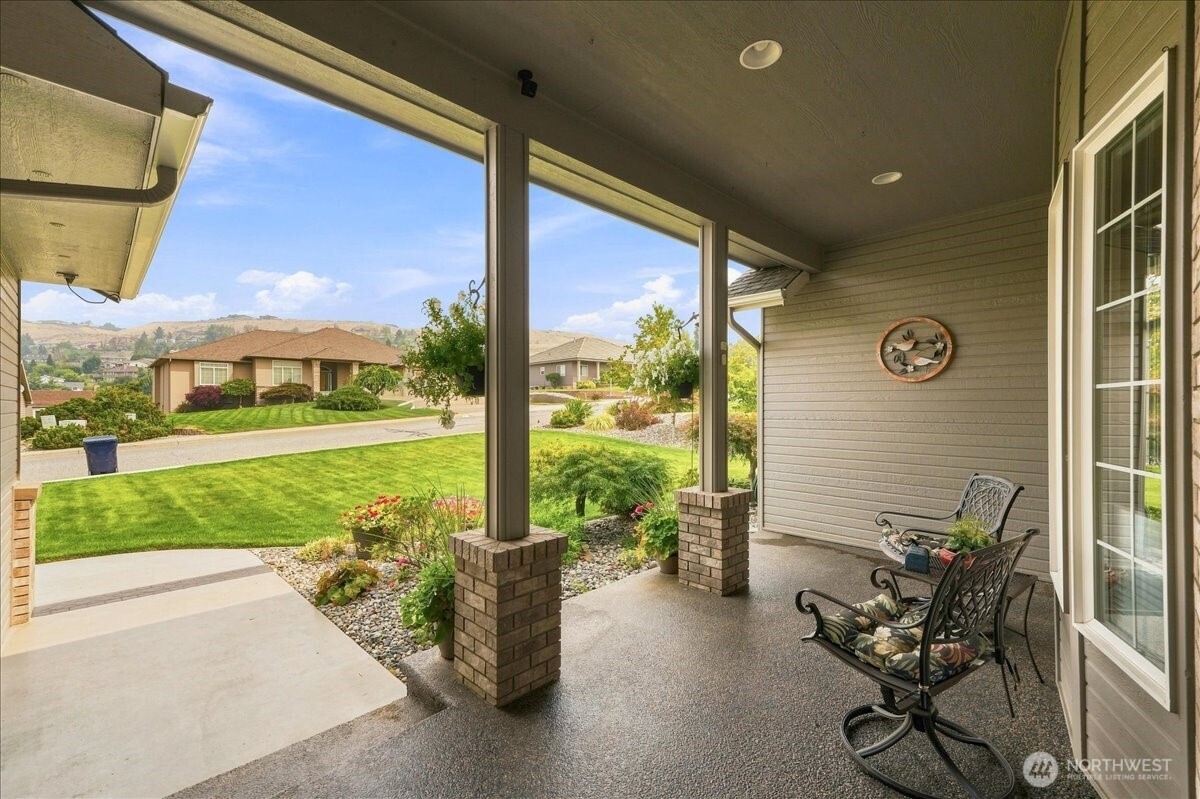 628 Briarwood Drive Property Photo 15