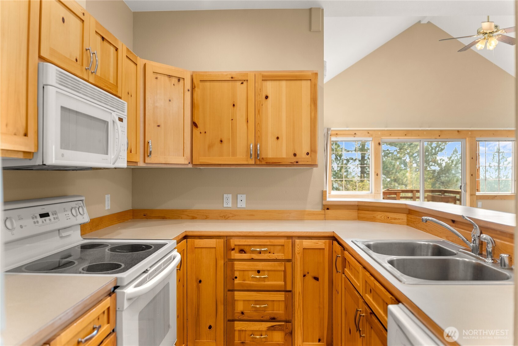 202 Cascadian Way 3 Property Photo 4