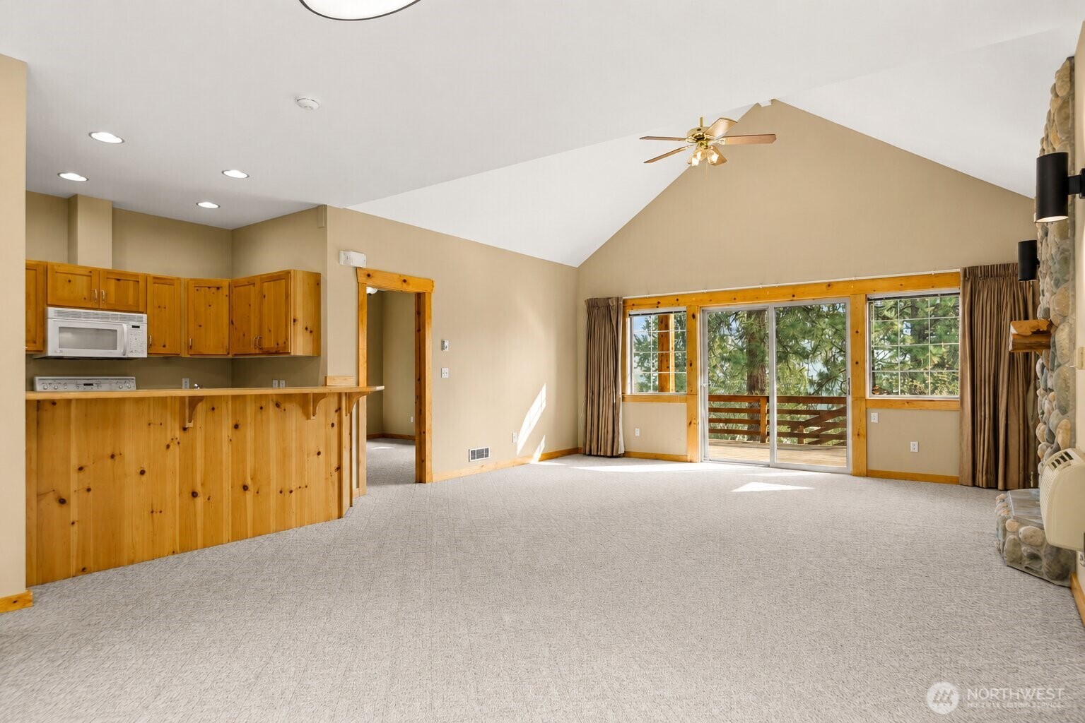 202 Cascadian Way 3 Property Photo 6