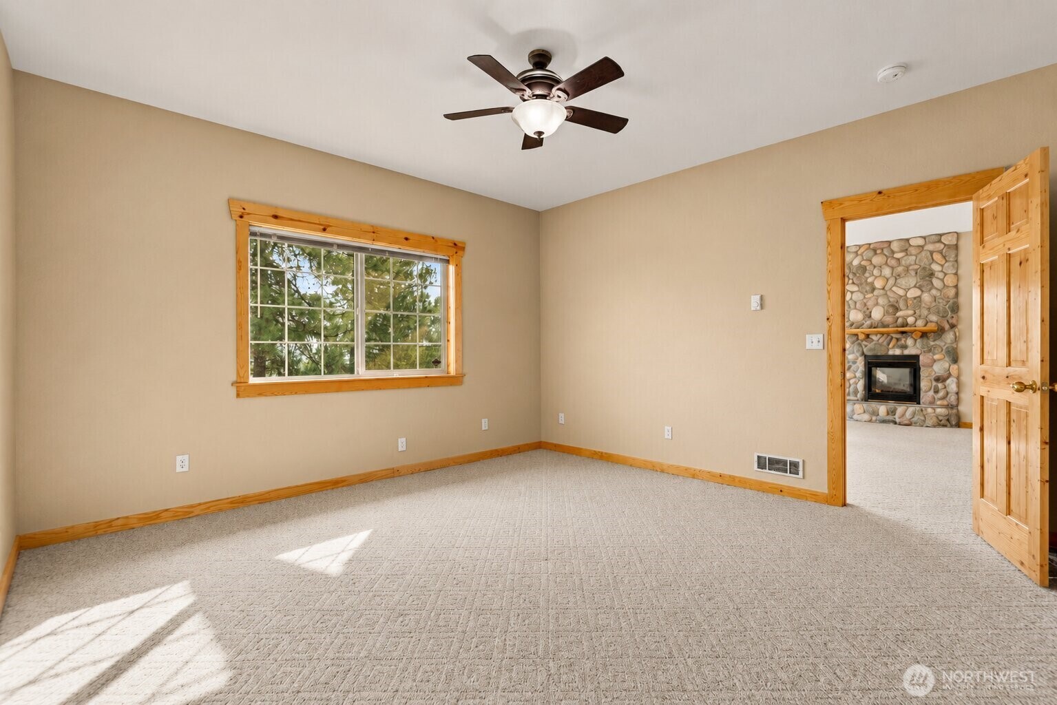 202 Cascadian Way 3 Property Photo 9