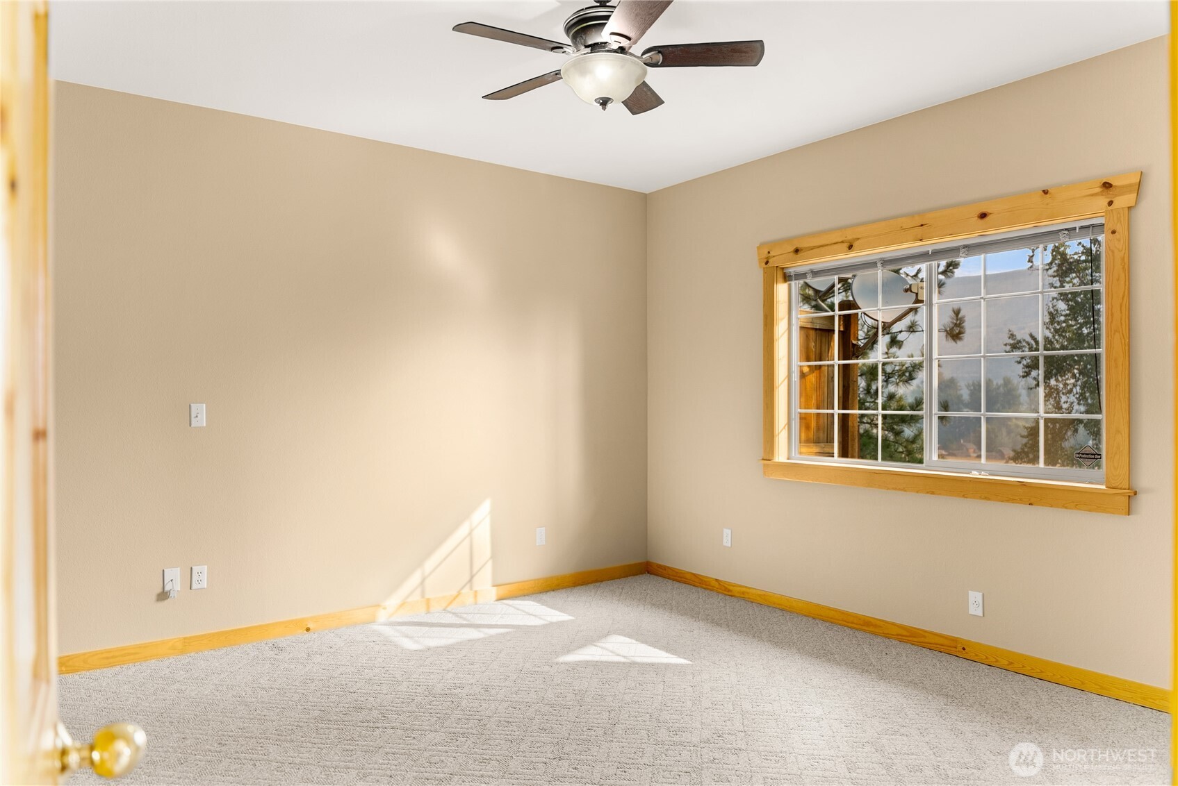 202 Cascadian Way 3 Property Photo 10