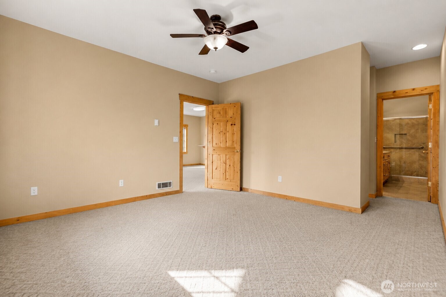 202 Cascadian Way 3 Property Photo 11