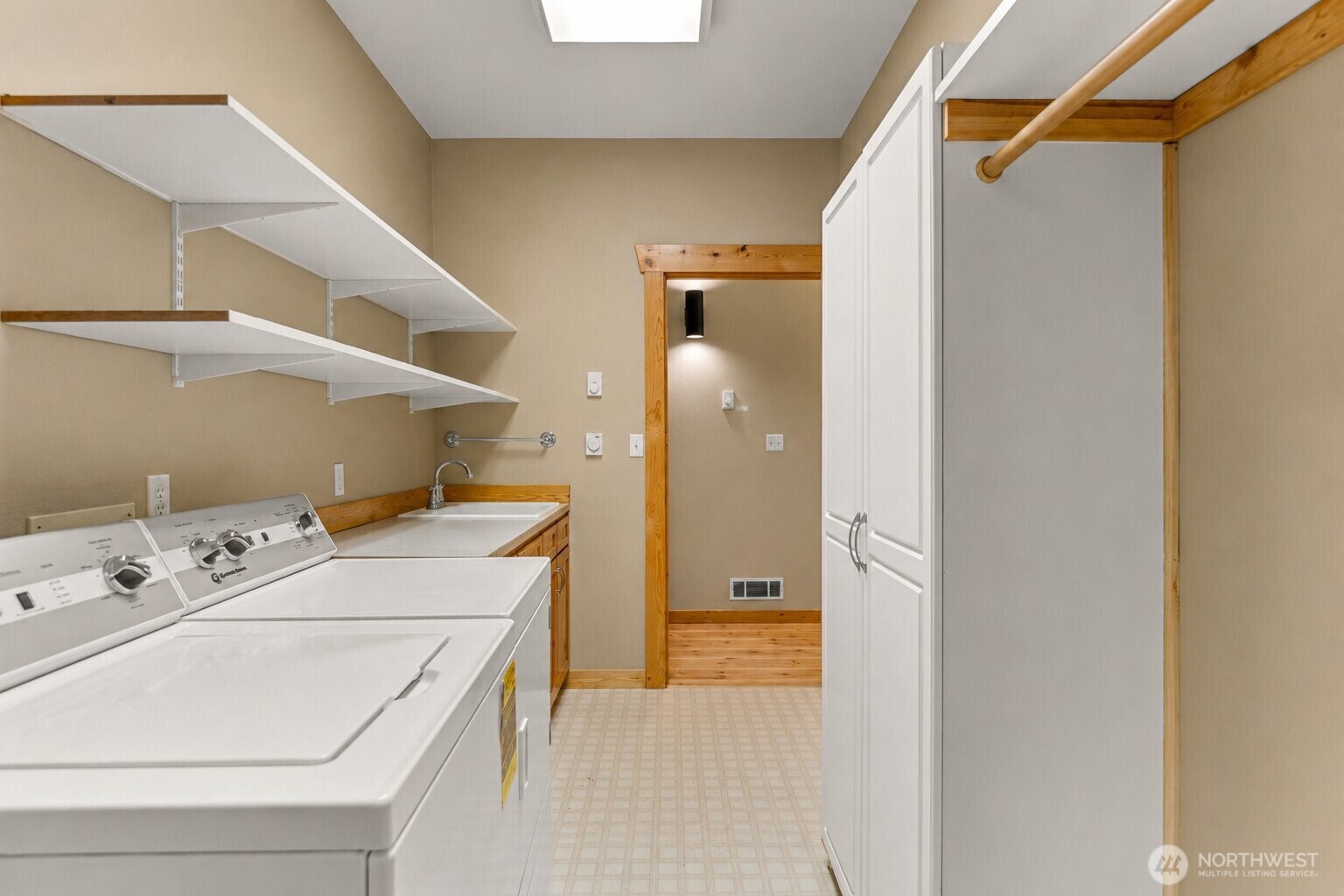 202 Cascadian Way 3 Property Photo 29
