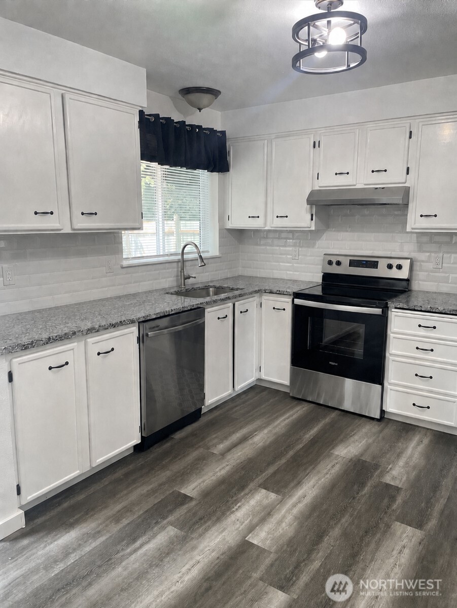 2573048 Property Photo 6