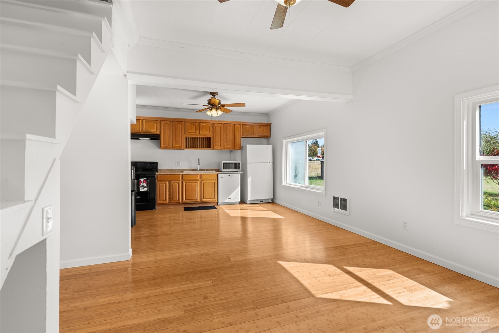 140 Front Street Property Photo 7