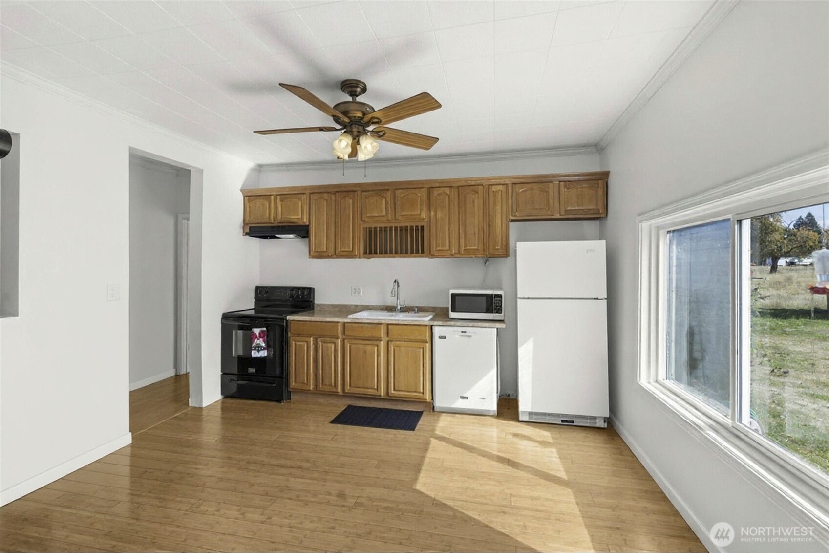 140 Front Street Property Photo 9