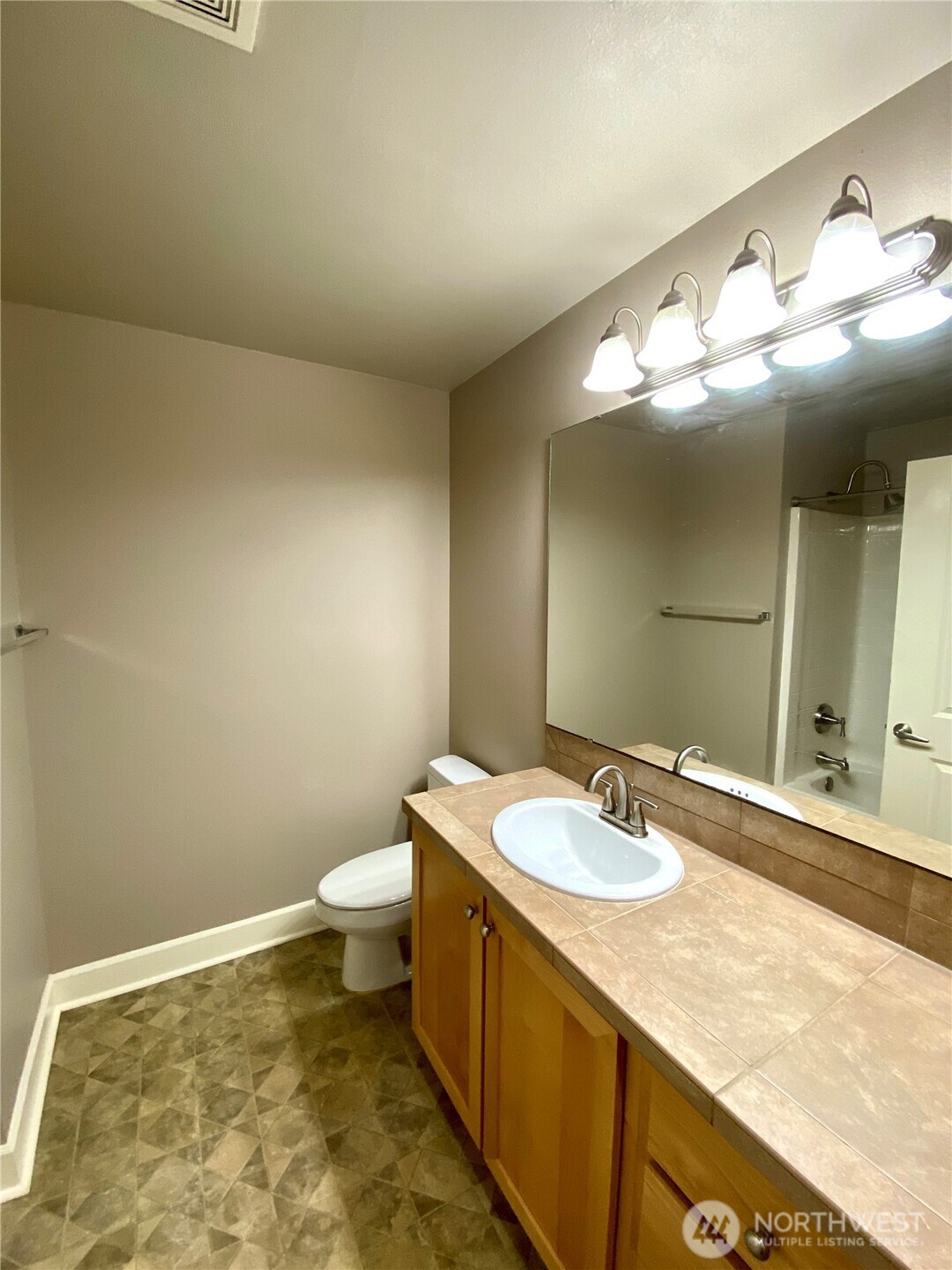 19102 20th Drive A101 Property Photo 11