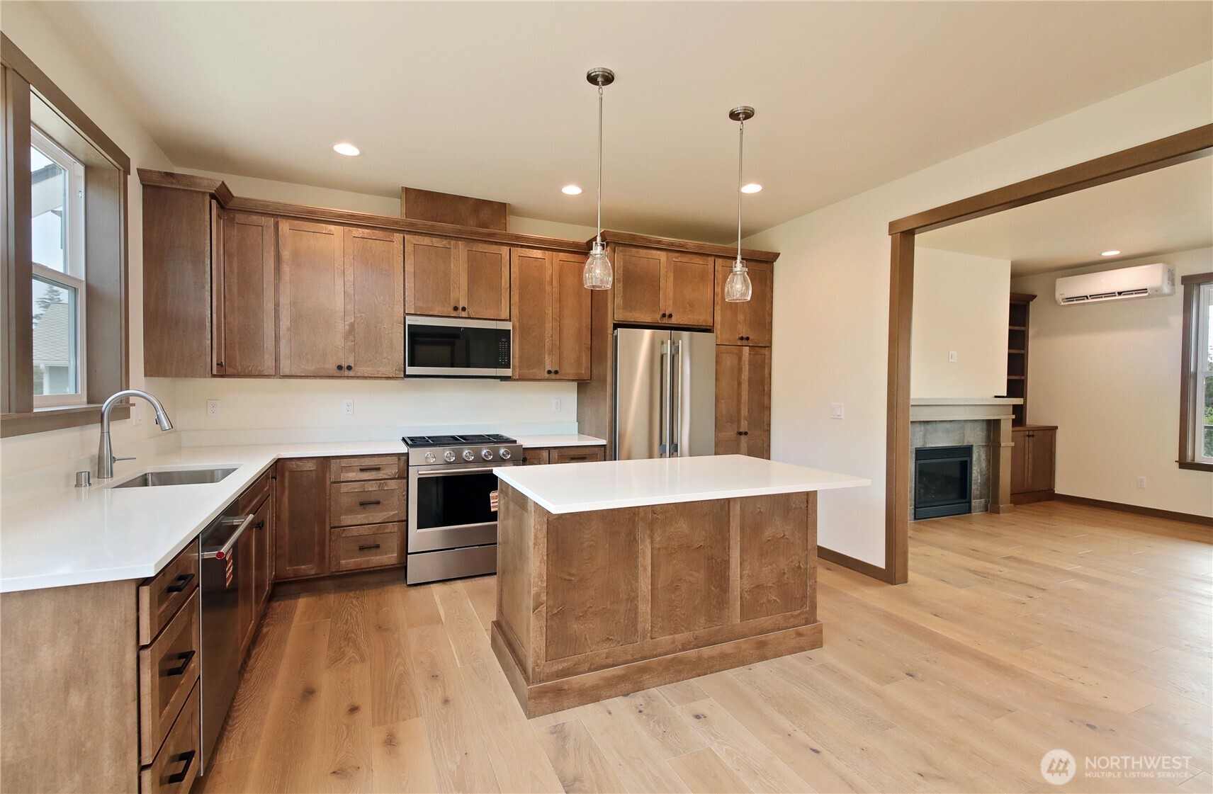 2439 Cambridge Court Property Photo 8