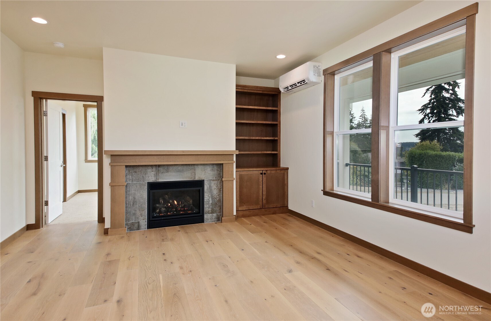 2439 Cambridge Court Property Photo 15