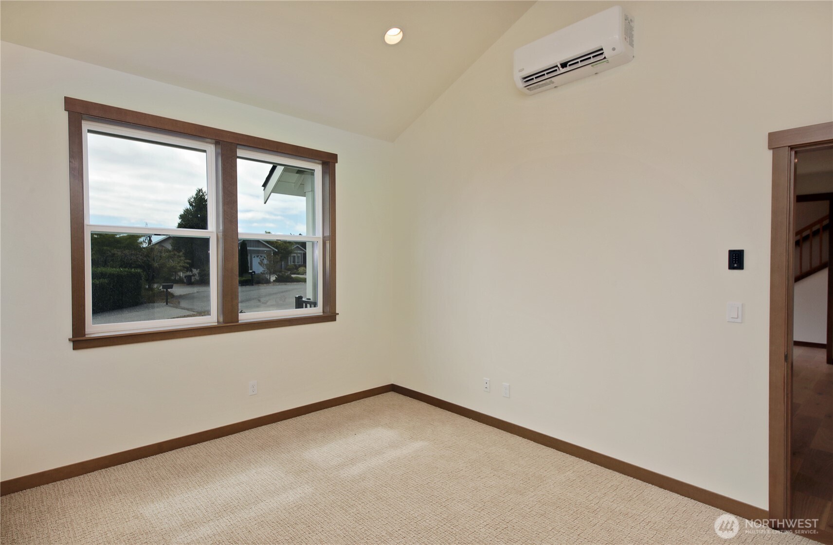 2439 Cambridge Court Property Photo 16