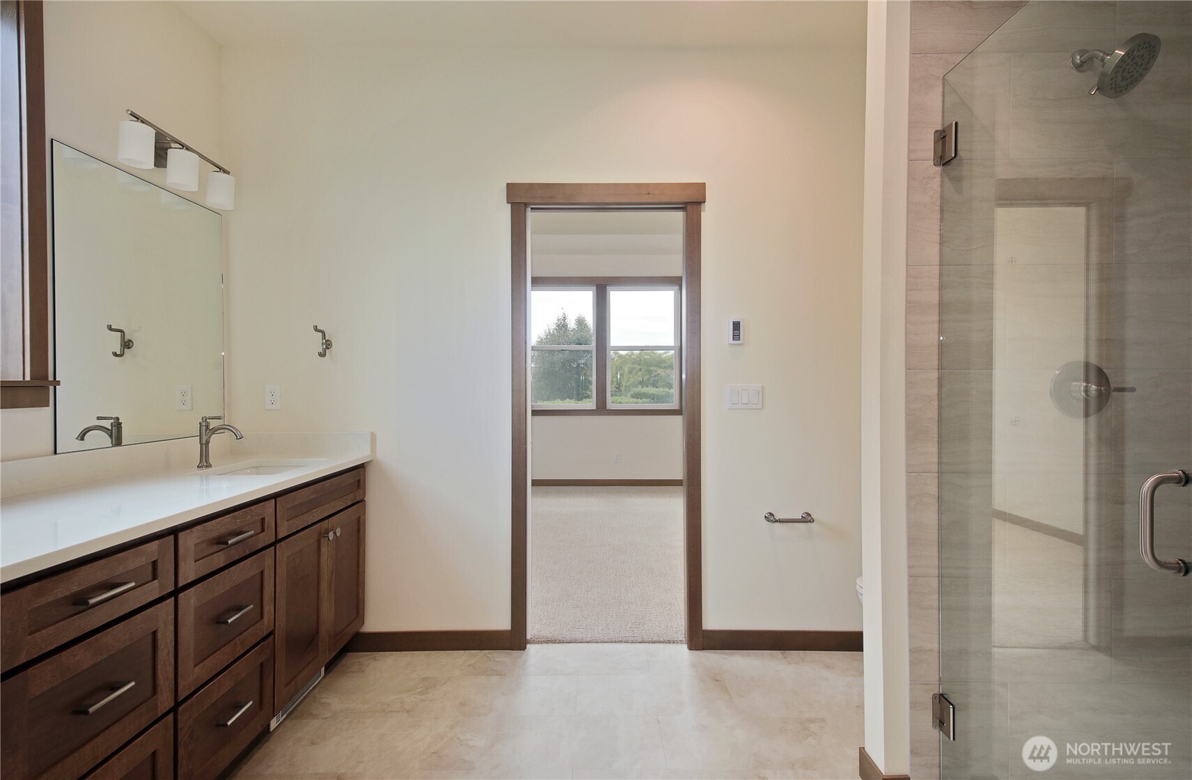 2439 Cambridge Court Property Photo 21