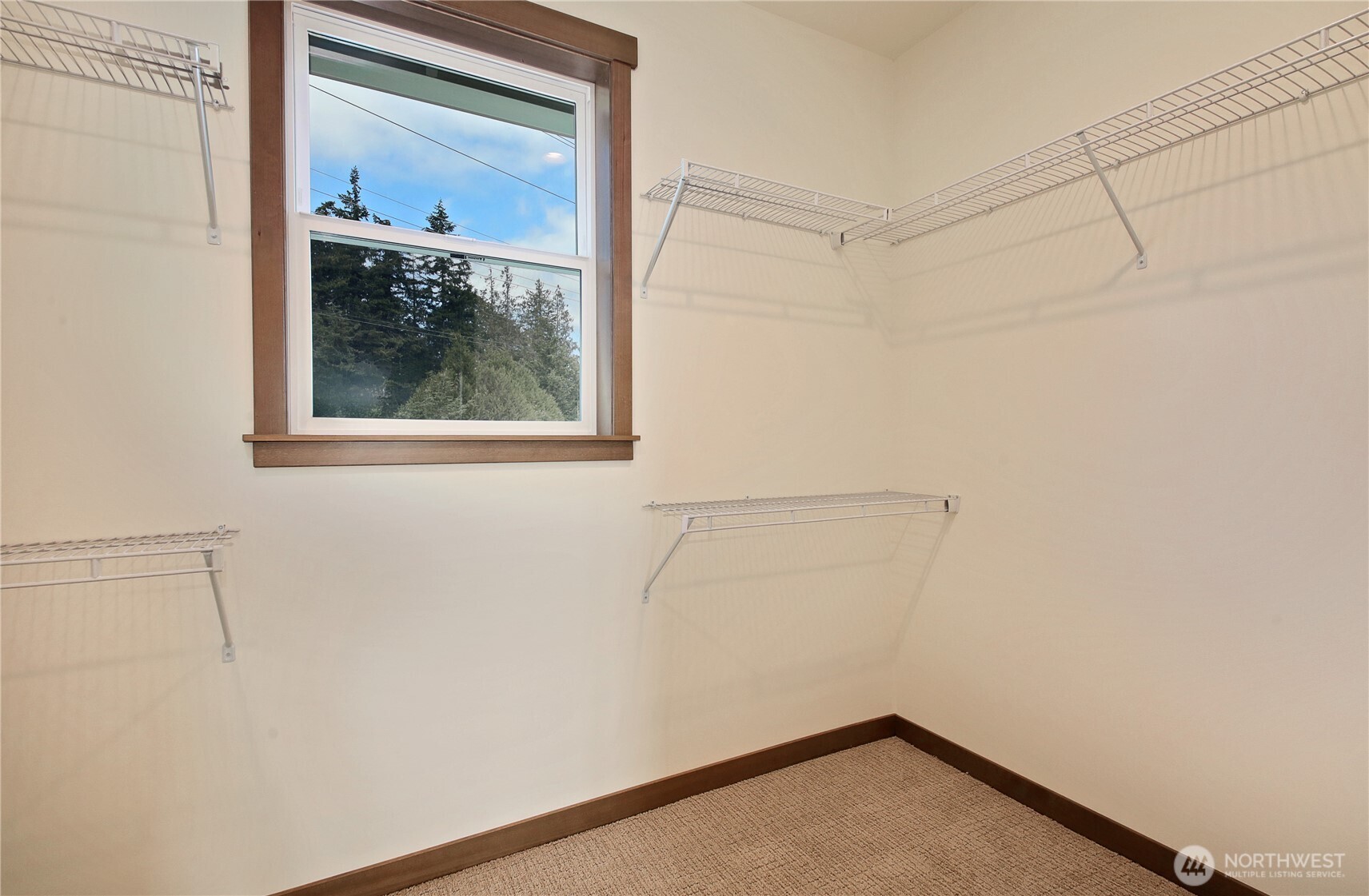 2439 Cambridge Court Property Photo 22