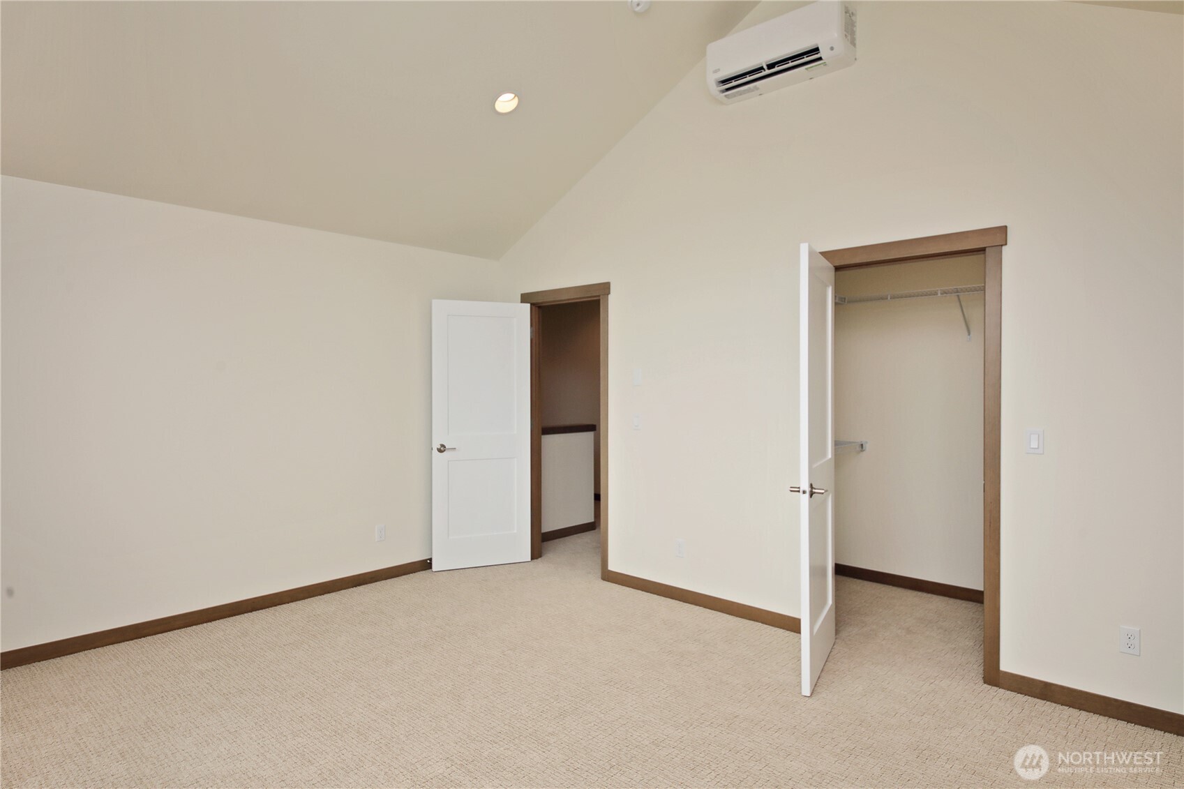 2439 Cambridge Court Property Photo 26