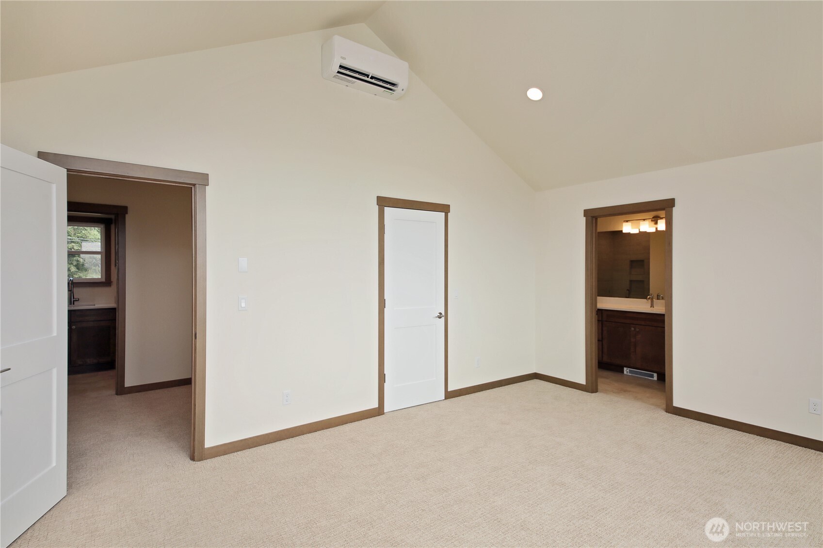 2439 Cambridge Court Property Photo 29