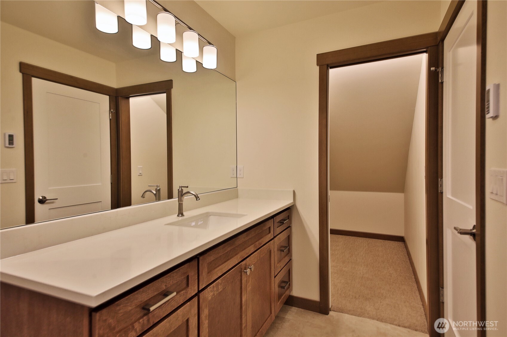 2439 Cambridge Court Property Photo 30