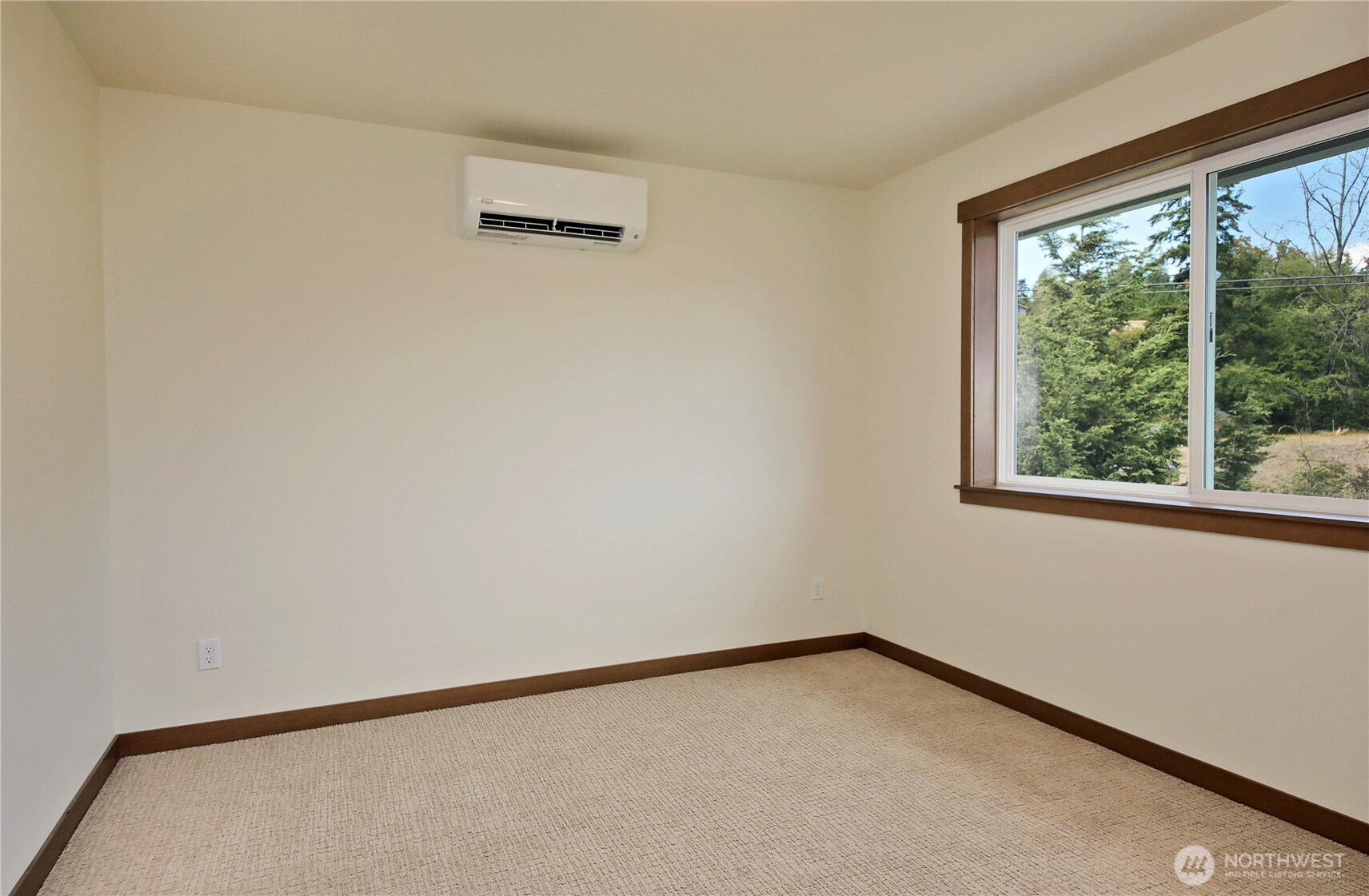 2439 Cambridge Court Property Photo 31