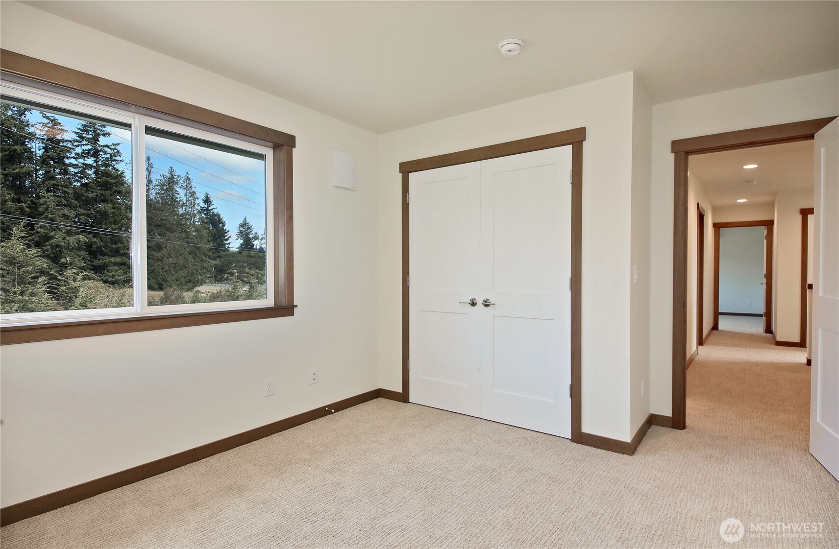 2439 Cambridge Court Property Photo 32