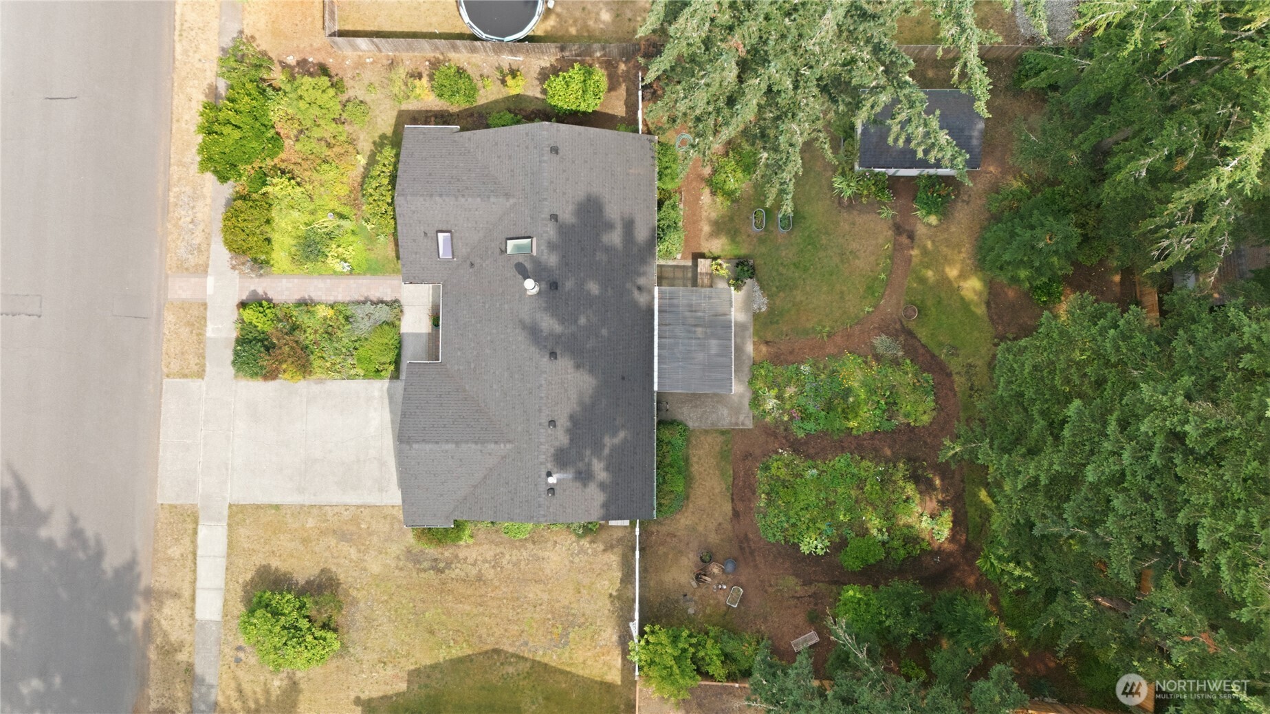 8324 Lake Forest Drive Property Photo 5