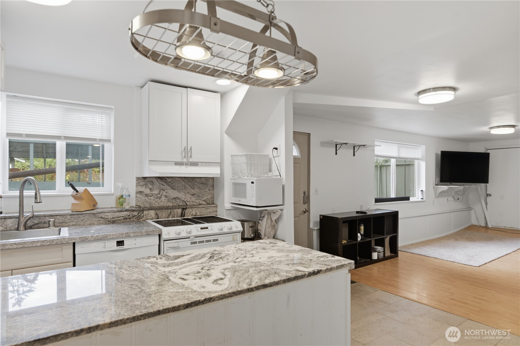 16006 Greenwood Avenue Property Photo 8